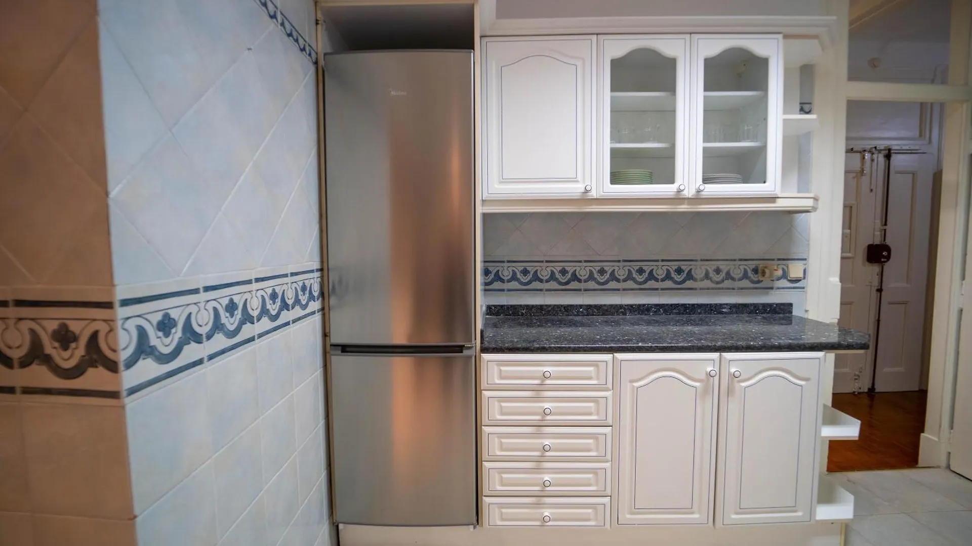 Rooms On Calcada Do Combro, Best Location Lisbon 0*,  Portugal