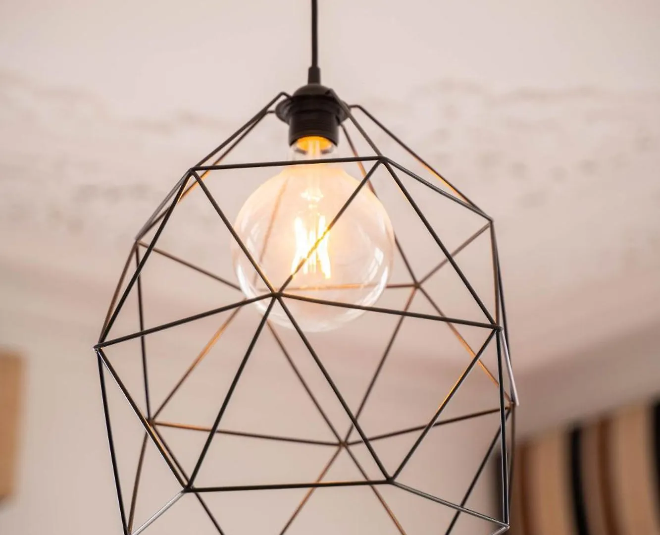 Rooms On Calcada Do Combro, Best Location Lisbon Homestay