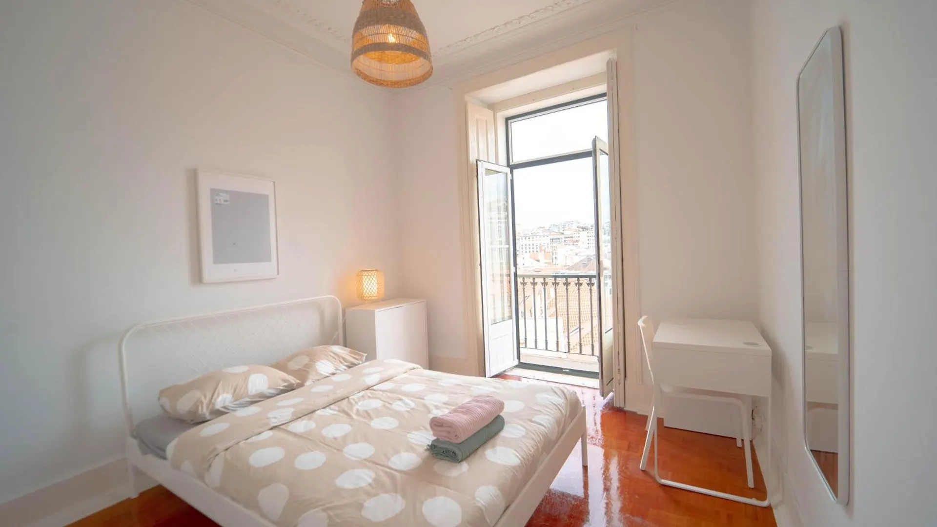 Rooms On Calcada Do Combro, Best Location Lisbon Portugal