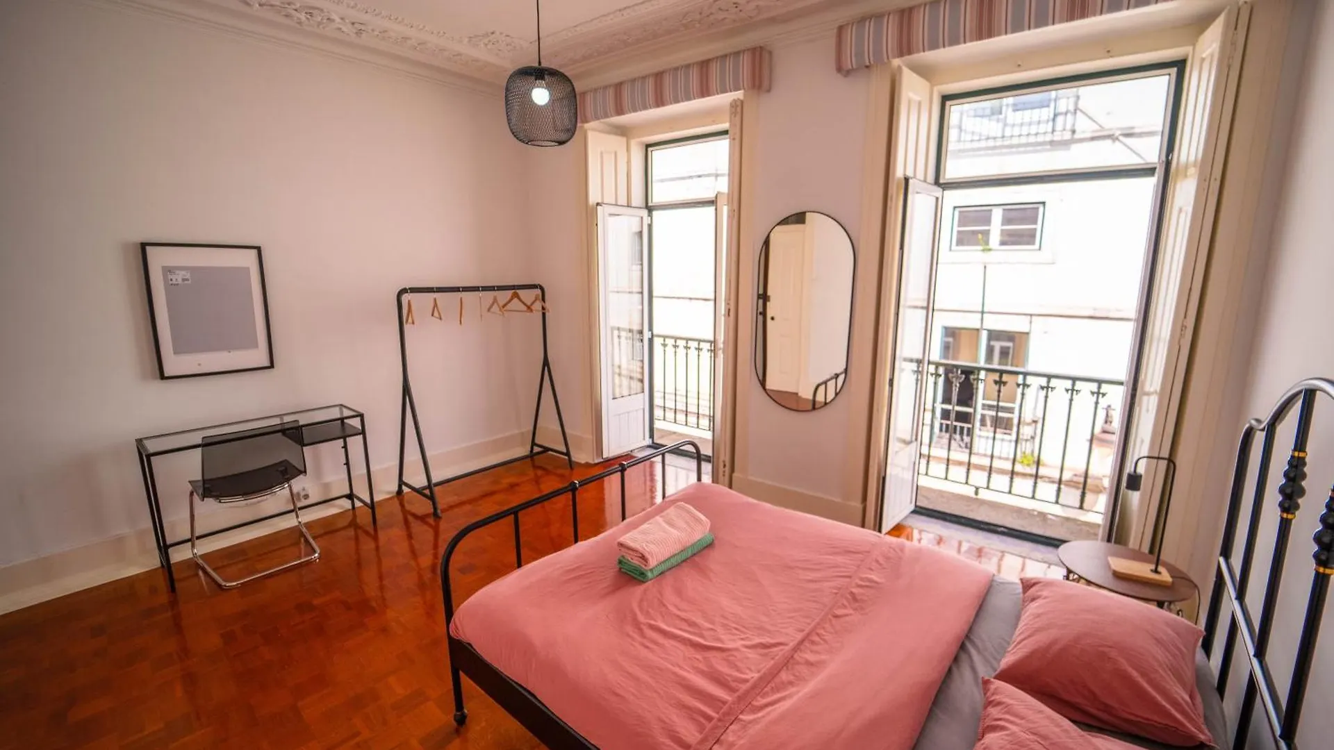 Rooms On Calcada Do Combro, Best Location Lisbon Portugal