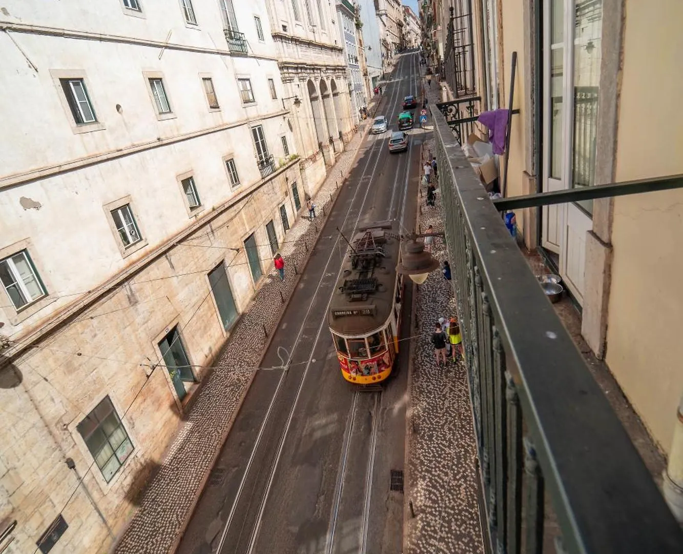 Rooms On Calcada Do Combro, Best Location Lisbon