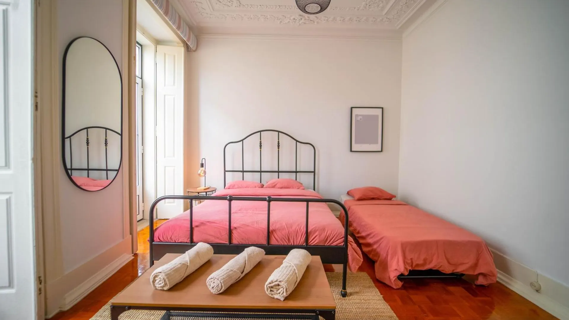Rooms On Calcada Do Combro, Best Location Lisbon 0*,