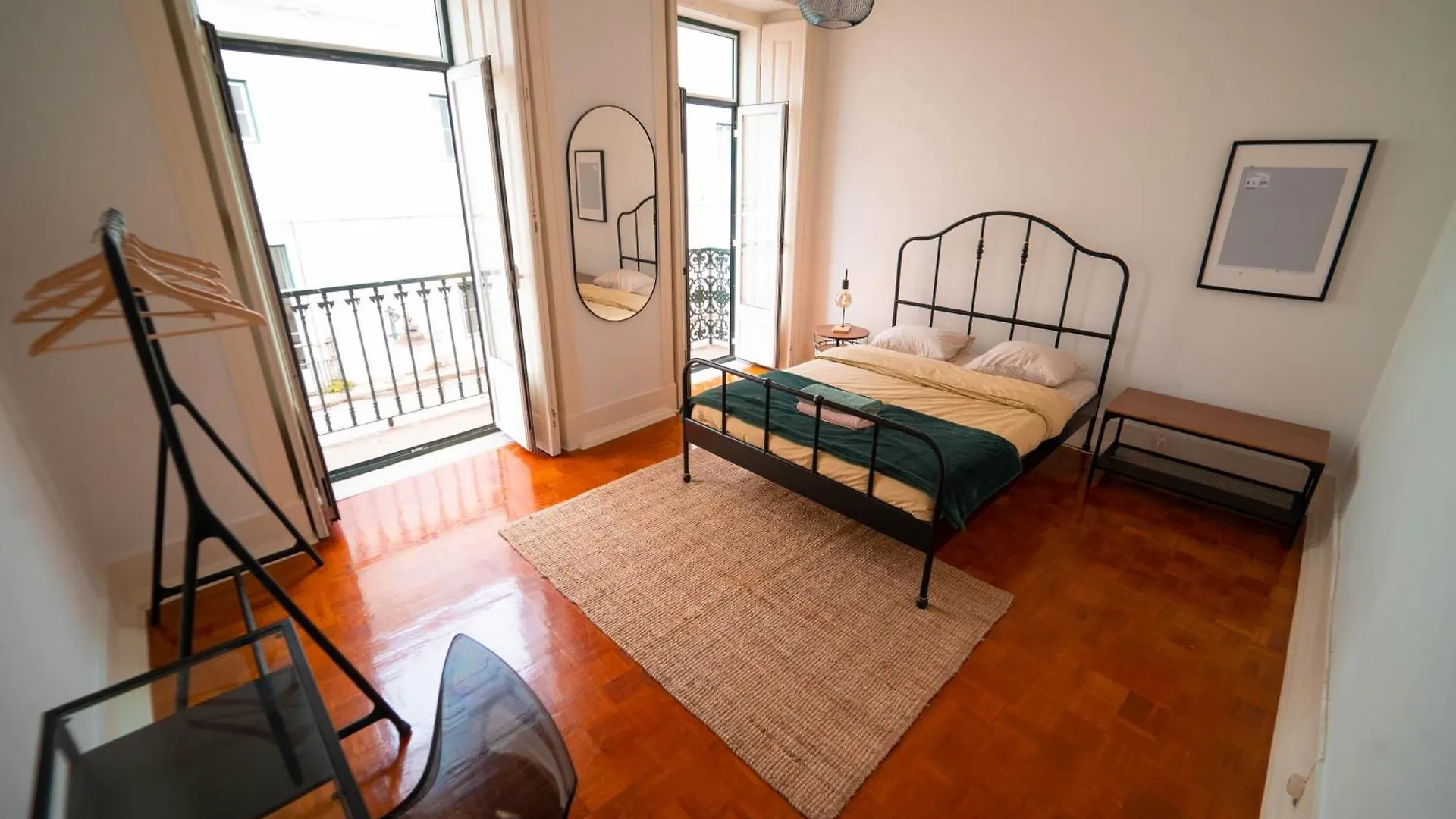 Rooms On Calcada Do Combro, Best Location Lisbon Portugal