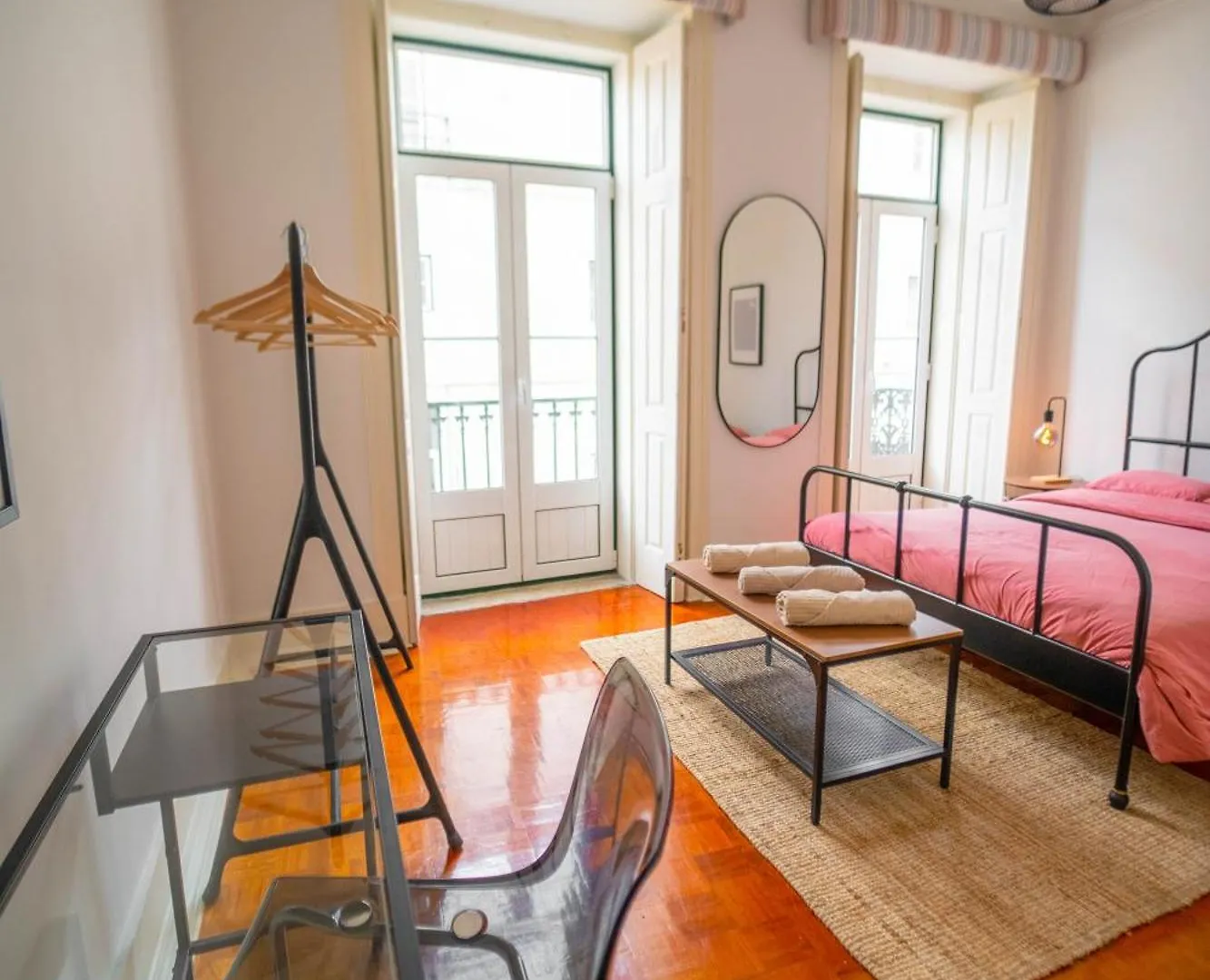 Homestay Rooms On Calcada Do Combro, Best Location Lisbon