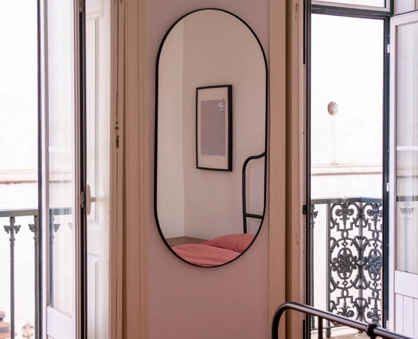 Homestay Rooms On Calcada Do Combro, Best Location Lisbon