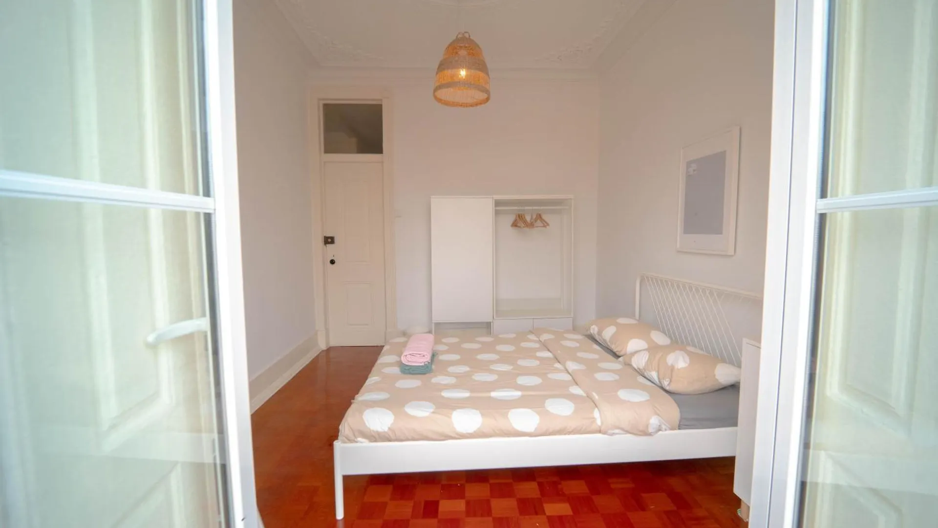 Homestay Rooms On Calcada Do Combro, Best Location Lisbon