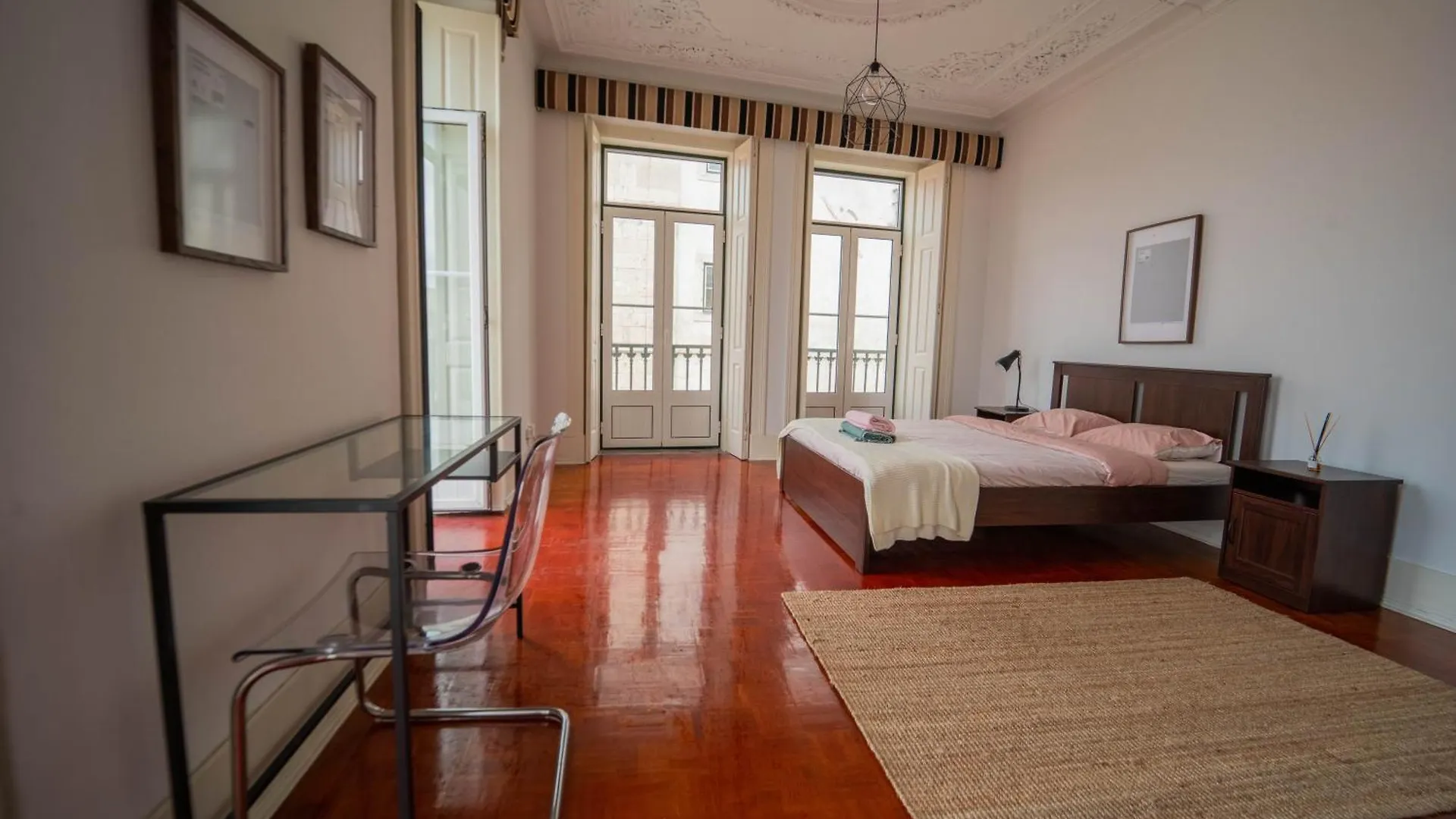 Homestay Rooms On Calcada Do Combro, Best Location Lisbon