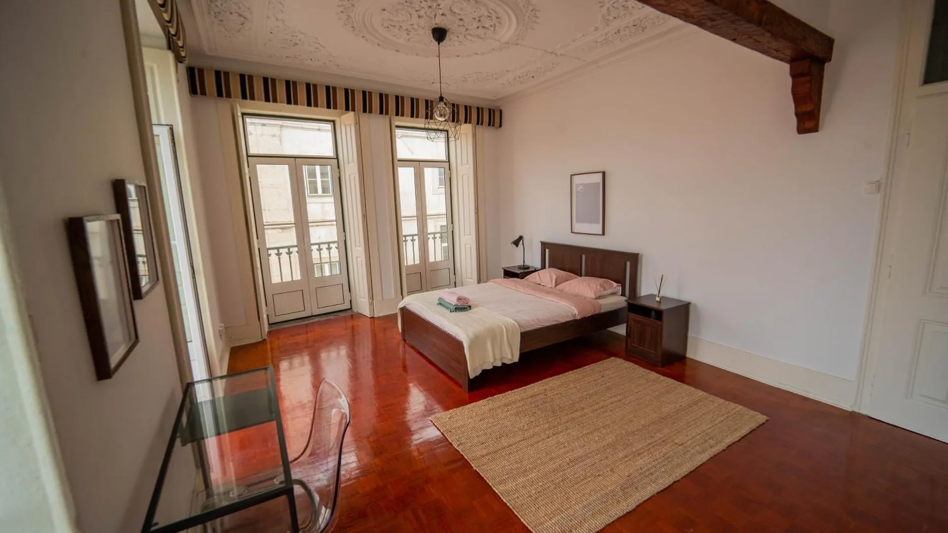 Homestay Rooms On Calcada Do Combro, Best Location Lisbon