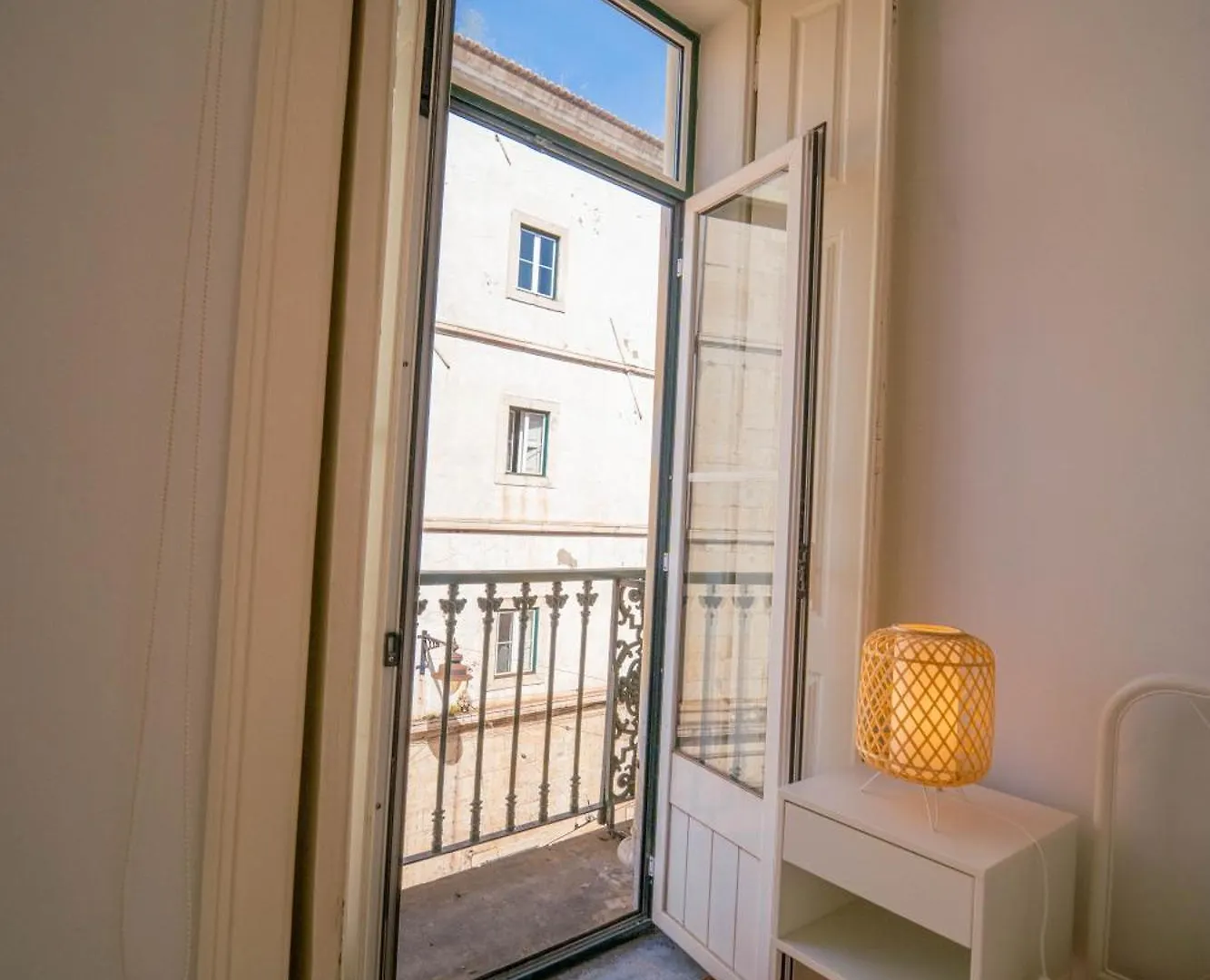 Rooms On Calcada Do Combro, Best Location Lisbon 0*,  Portugal