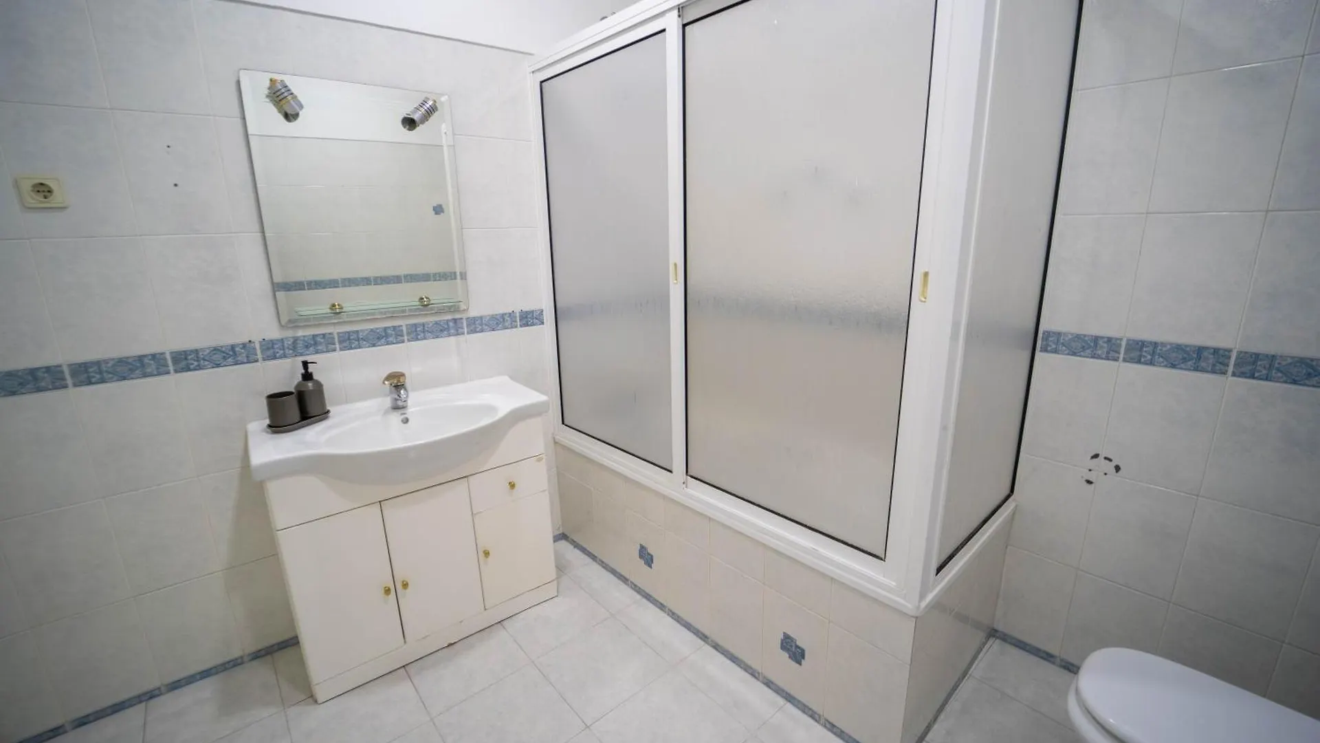 Homestay Rooms On Calcada Do Combro, Best Location Lisbon