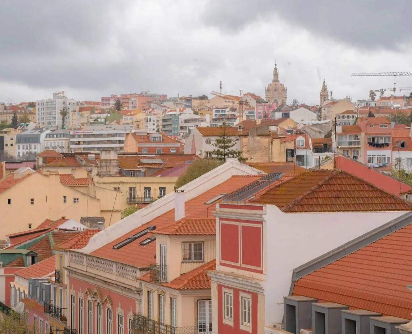 Rooms On Calcada Do Combro, Best Location 리스본 홈스테이