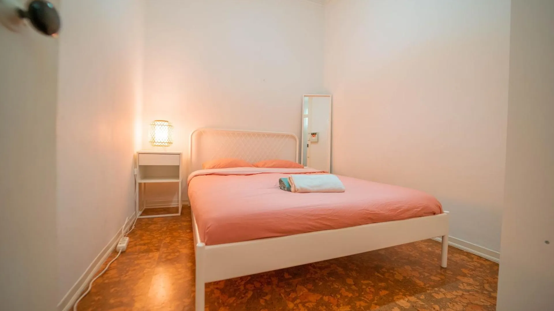 Rooms On Calcada Do Combro, Best Location 리스본 홈스테이