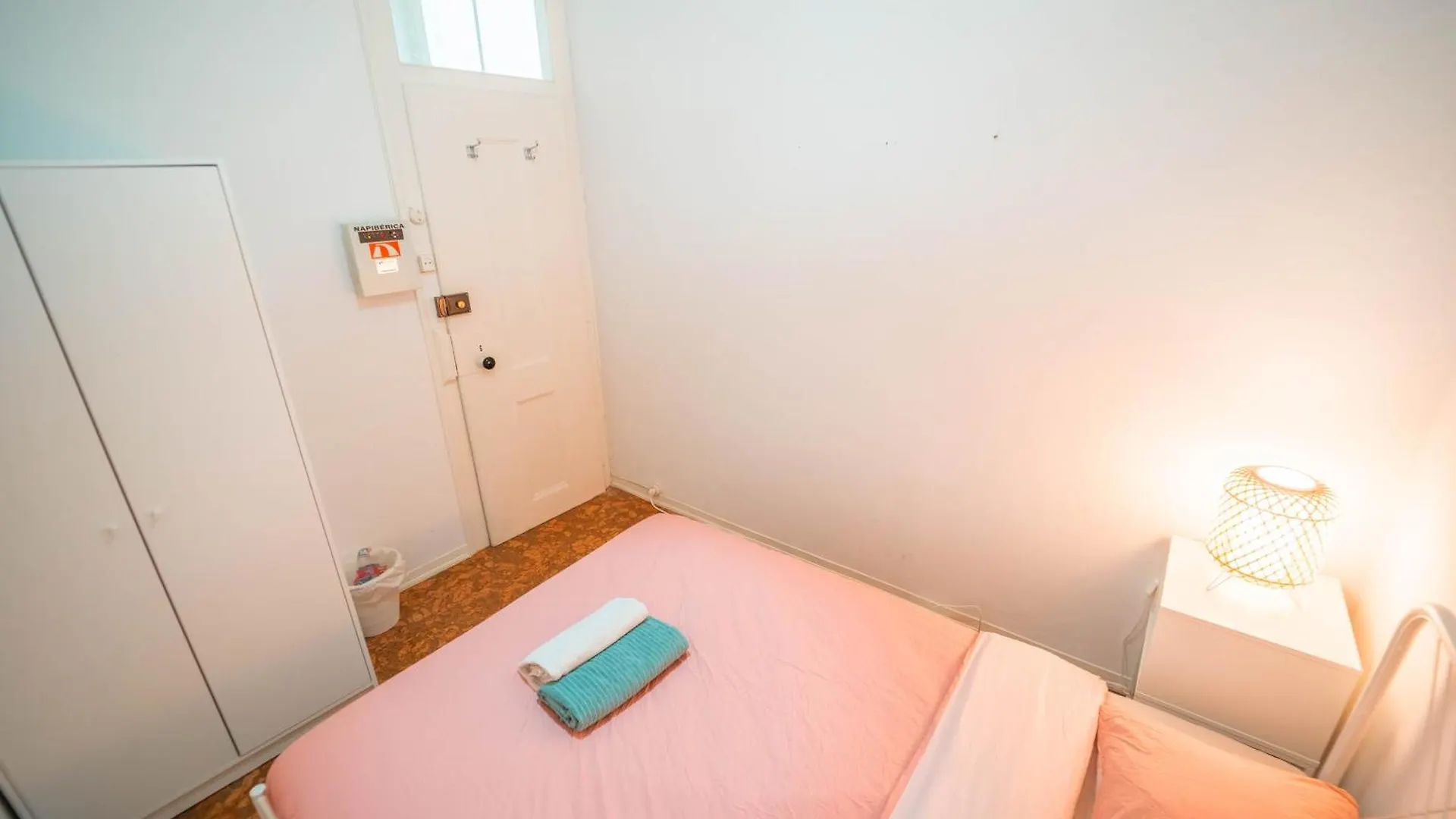 홈스테이 Rooms On Calcada Do Combro, Best Location 리스본 포르투갈