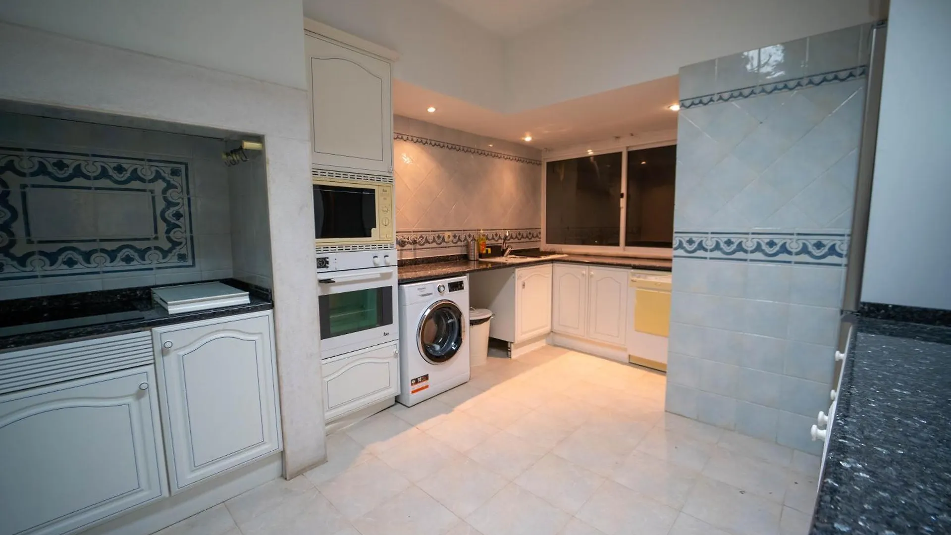 홈스테이 Rooms On Calcada Do Combro, Best Location 리스본