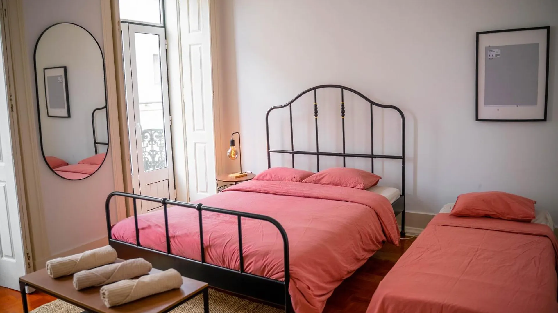 홈스테이 Rooms On Calcada Do Combro, Best Location 리스본