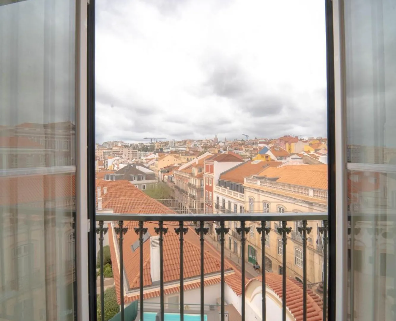 Rooms On Calcada Do Combro, Best Location 리스본