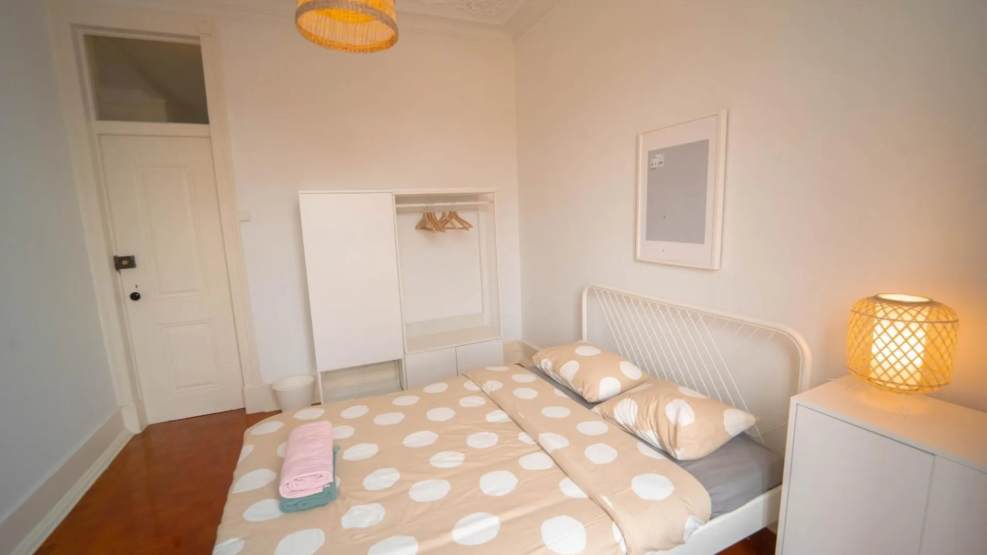 Rooms On Calcada Do Combro, Best Location 리스본 홈스테이