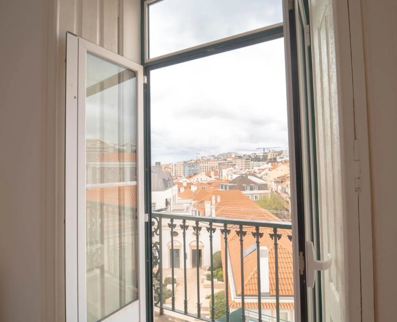 Rooms On Calcada Do Combro, Best Location 리스본 포르투갈