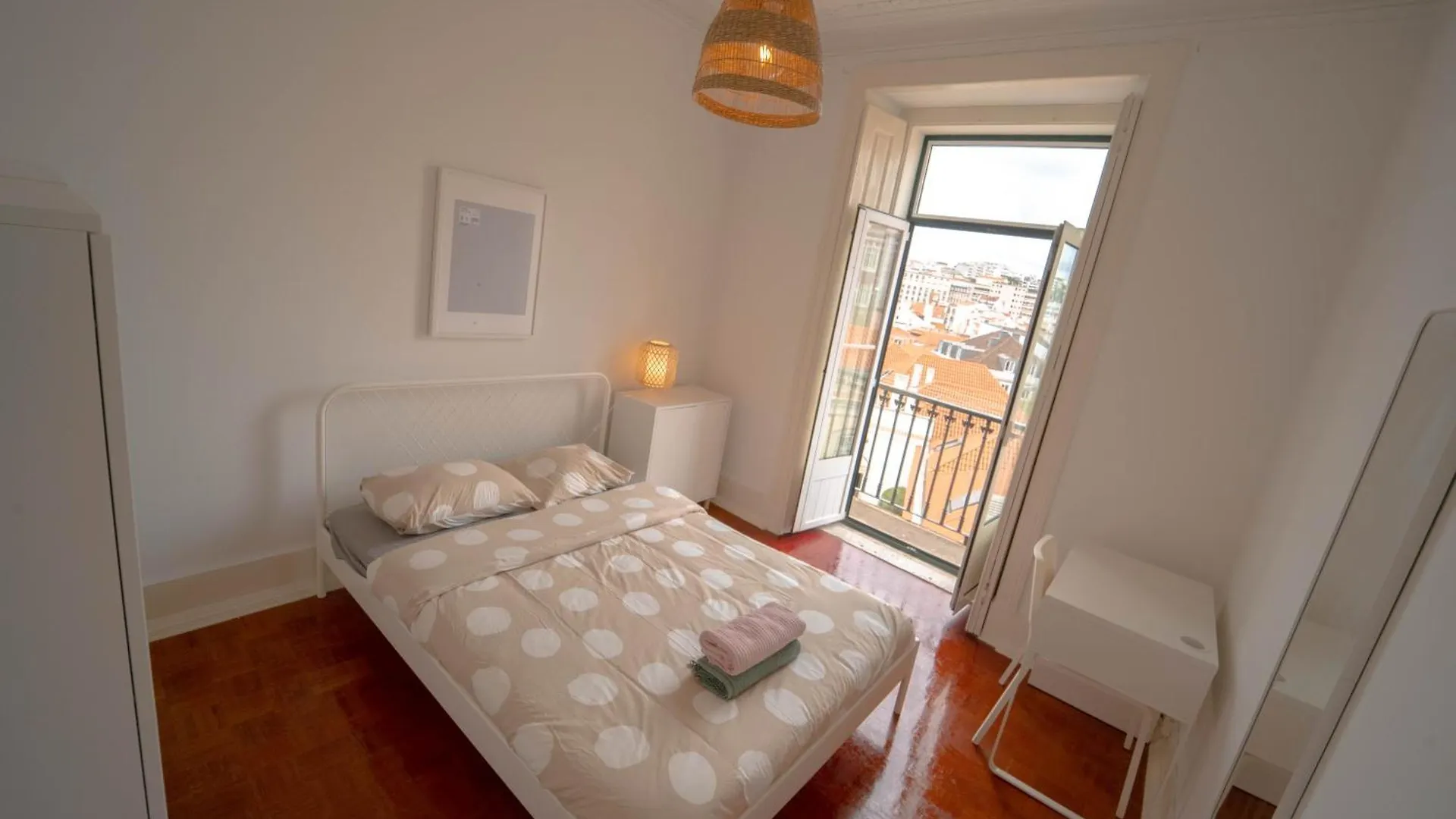 홈스테이 Rooms On Calcada Do Combro, Best Location 리스본