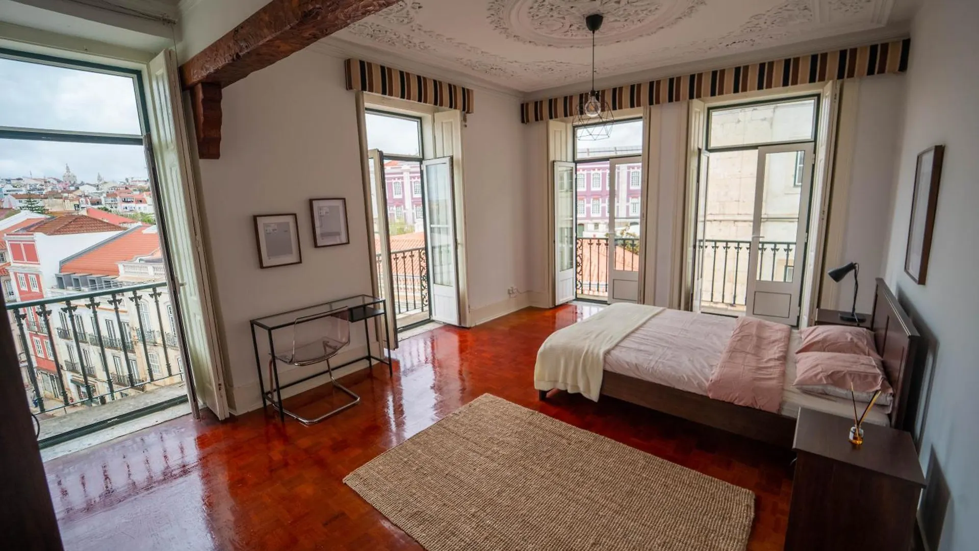 홈스테이 Rooms On Calcada Do Combro, Best Location 리스본 포르투갈