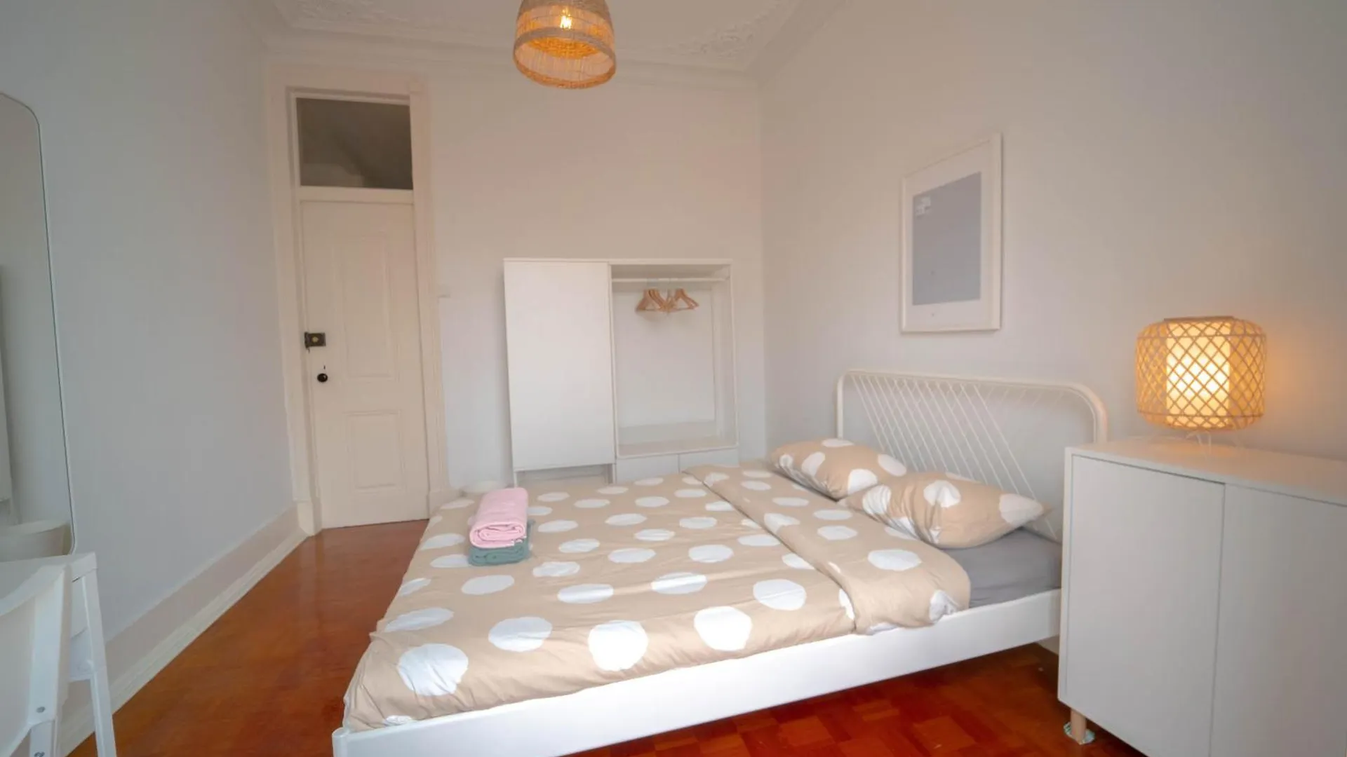 Rooms On Calcada Do Combro, Best Location 리스본 홈스테이