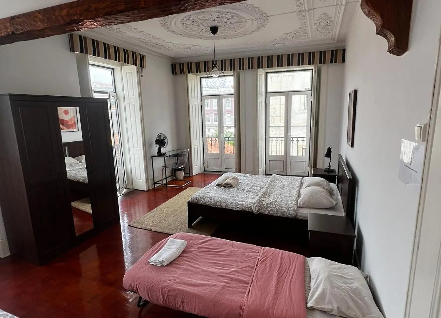 홈스테이 Rooms On Calcada Do Combro, Best Location 리스본