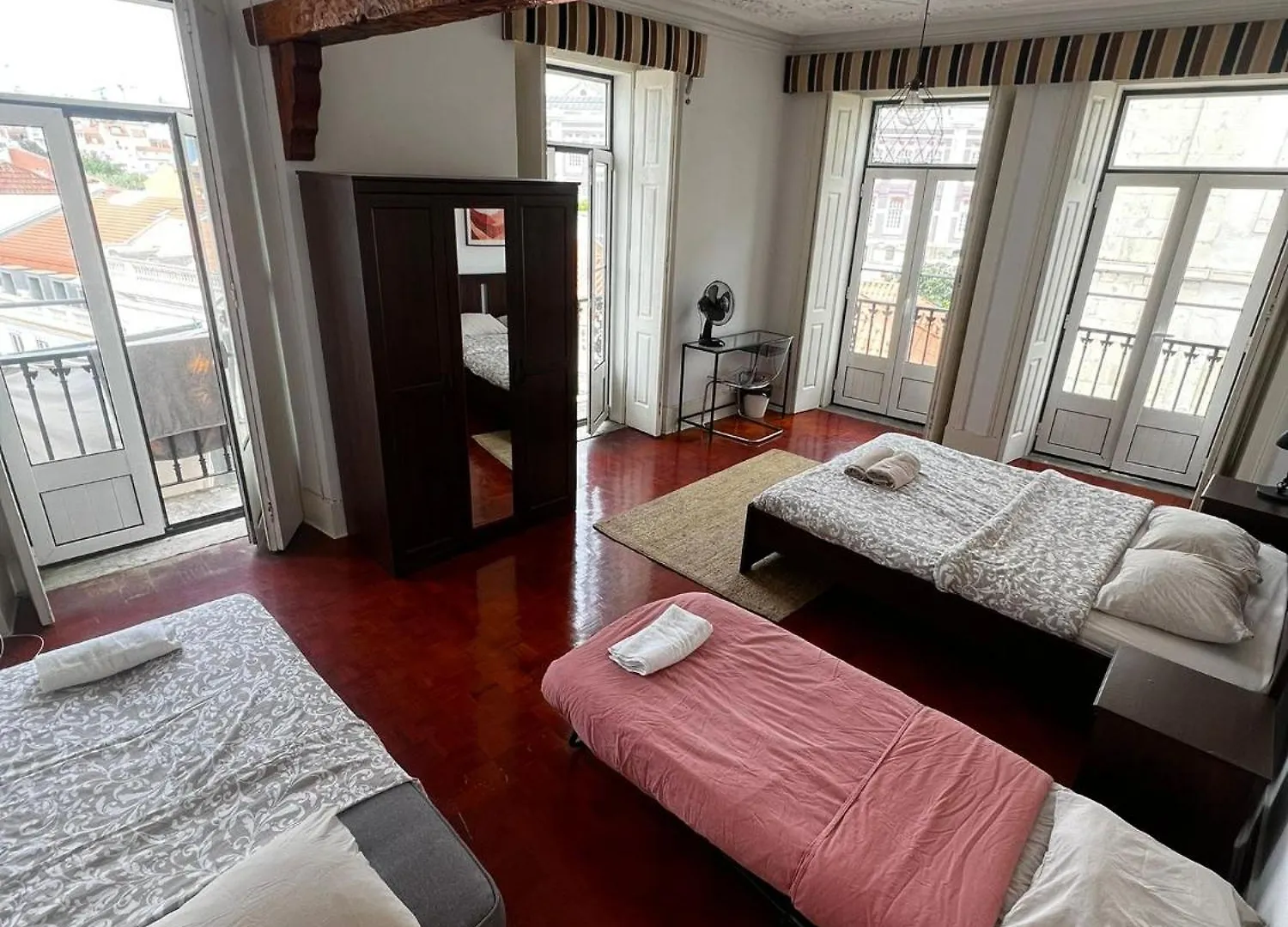 Rooms On Calcada Do Combro, Best Location 리스본 0*,  포르투갈